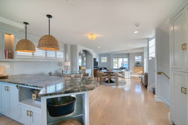 Dining room, Interior, Living room, Pendant Lights, Recessed Lighting, Wood Texture Flooring