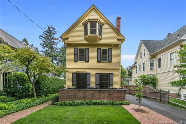 Exterior, Facade, Brick Facade, Queen Anne Victorian