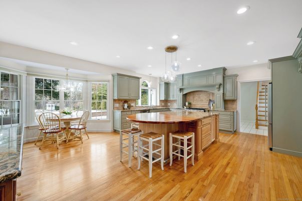 Chandelier, Dining room, Interior, Kitchen, Pendant Lights, Recessed Lighting, Wood Texture Flooring
