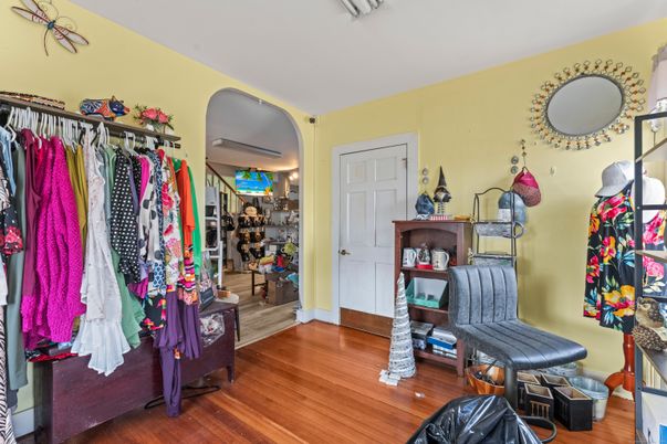 Interior, Walk-in Closets, Wood Texture Flooring