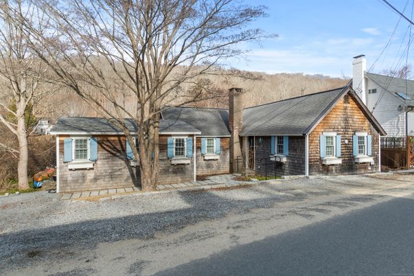Exterior, Facade, Cape Cod