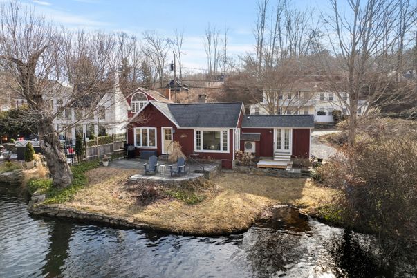 Exterior, Facade, Lake, Cape Cod