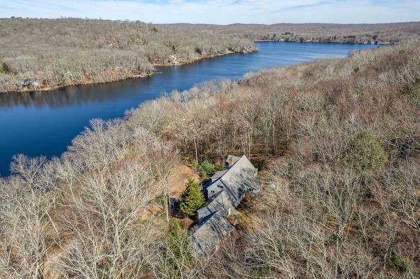 Exterior, Lake