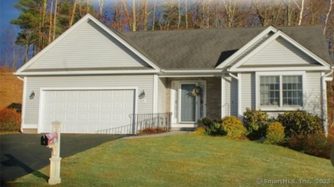 Attached, Exterior, Facade, Ranch