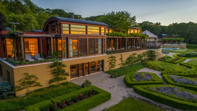 Backyard, Exterior, Facade, Modern