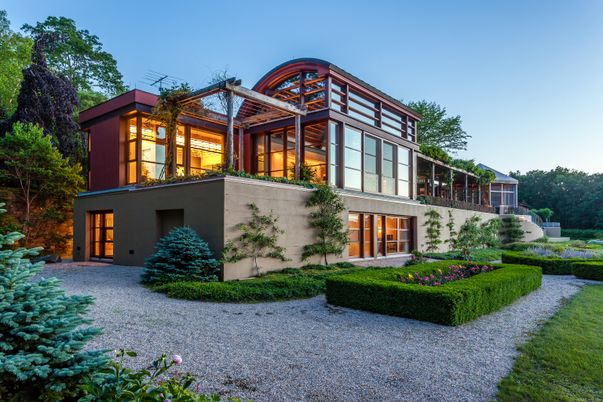 Backyard, Exterior, Facade, Modern