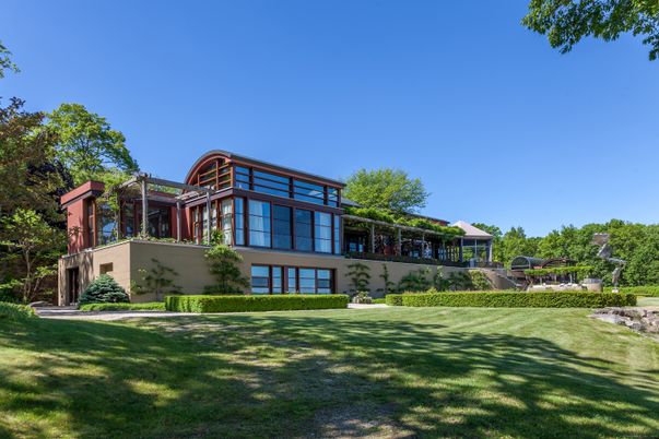 Backyard, Exterior, Facade, Modern