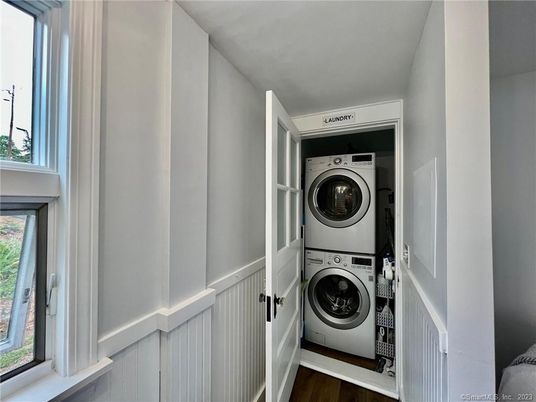 Interior, Utility Closets, Washer, Wood Texture Flooring