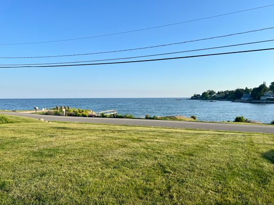 Exterior, Lake