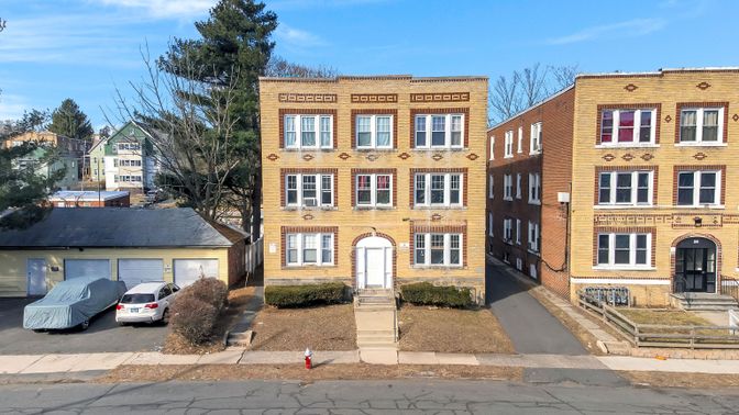 Exterior, Facade, Rowhouse
