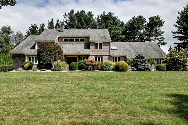 Attached, Exterior, Facade, Cape Cod