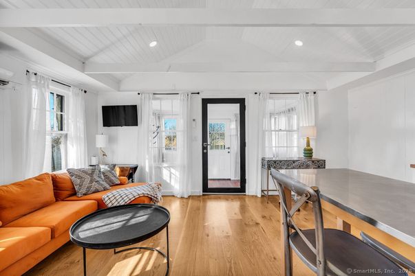 Fitness Equipment, Interior, Living room, Recessed Lighting, Wood Texture Flooring