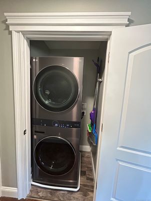 Interior, Utility Closets, Washer, Wood Texture Flooring