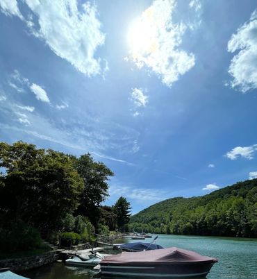 Exterior, Lake