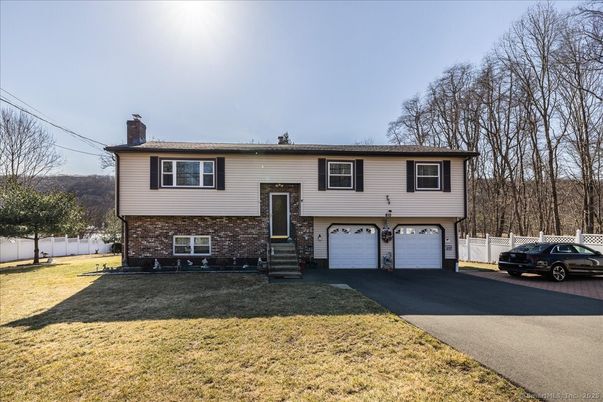 Attached, Exterior, Facade, Brick Facade, Raised Ranch