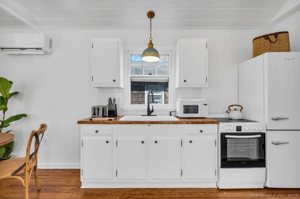 Interior, Kitchen, Pendant Lights, Wood Texture Flooring