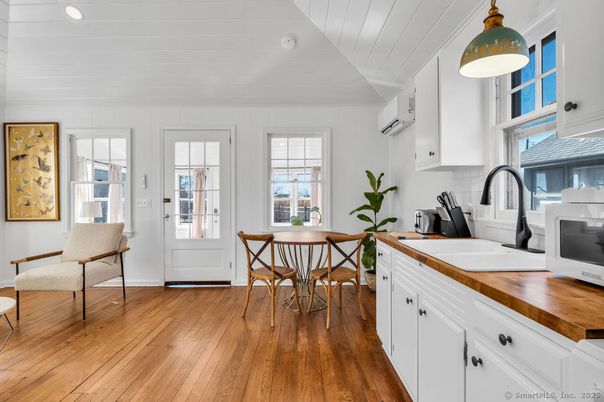 Dining room, Interior, Kitchen, Pendant Lights, Recessed Lighting, Wood Texture Flooring