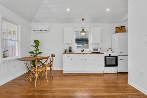 Dining room, Interior, Kitchen, Pendant Lights, Recessed Lighting, Wood Texture Flooring