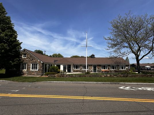 Exterior, Facade, Ranch