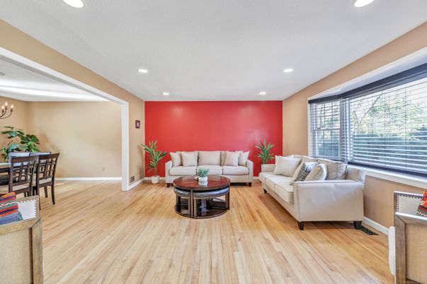 Chandelier, Dining room, Interior, Living room, Recessed Lighting, Wood Texture Flooring