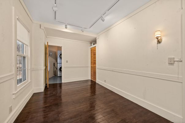 Interior, Utility Closets, Washer, Wood Texture Flooring