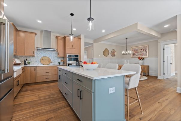 Chandelier, Dining room, Interior, Kitchen, Pendant Lights, Recessed Lighting, Stainless Steel Appliances, Wood Texture Flooring