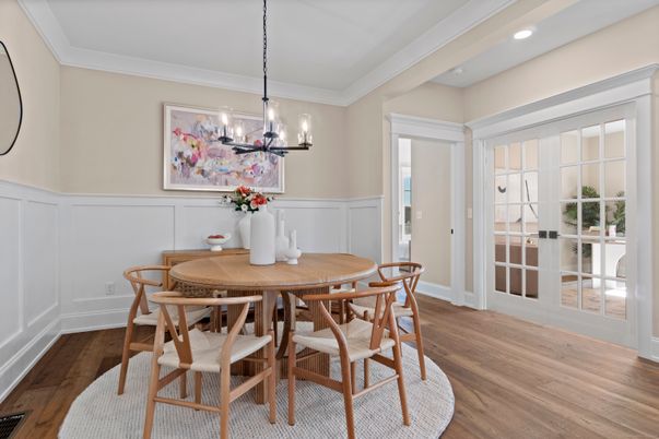 Chandelier, Dining room, Interior, Recessed Lighting, Wood Texture Flooring