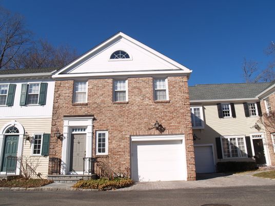 Attached, Exterior, Facade, Brick Facade, Georgian