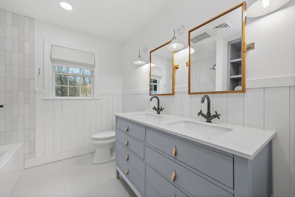 Bathroom, Dual Sink Vanities, Interior, Recessed Lighting