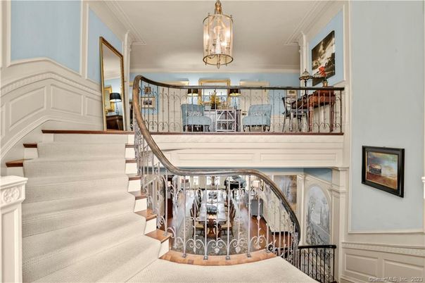 Chandelier, Interior