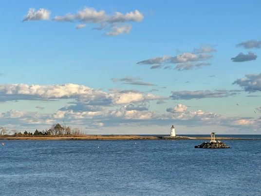 Exterior, Lake
