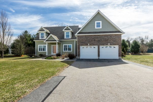 Attached, Exterior, Facade, Cape Cod