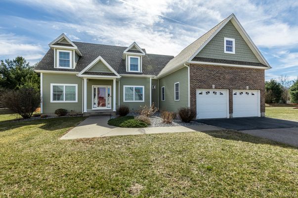 Attached, Exterior, Facade, Cape Cod