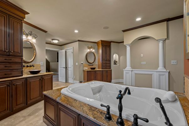 Bathroom, Dual Sink Vanities, Interior, Recessed Lighting