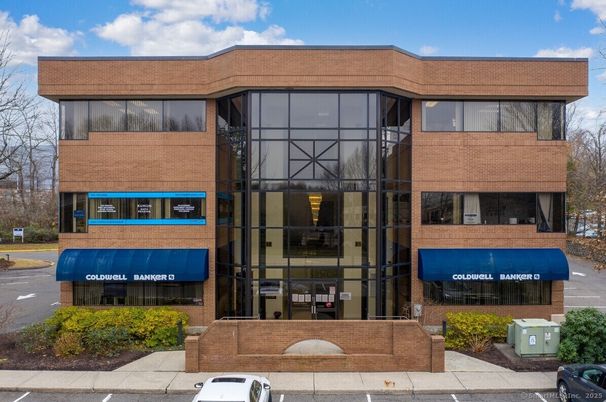 Exterior, Facade, Modern