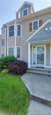 Exterior, Facade, Rowhouse