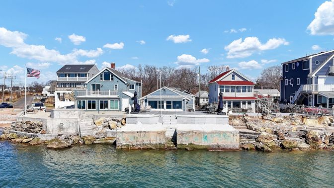 Exterior, Lake