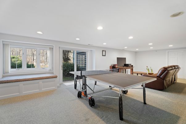 Game Room, Interior, Recessed Lighting