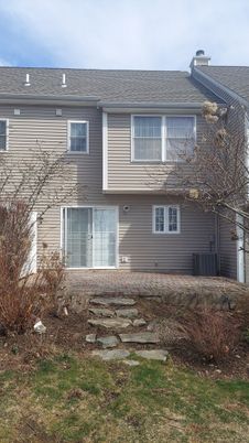 Exterior, Facade, Raised Ranch