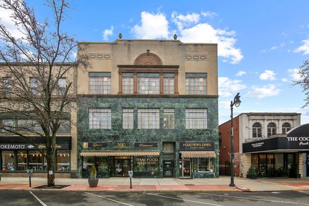 Exterior, Facade, Rowhouse