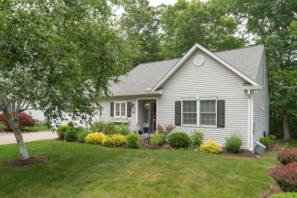 Exterior, Facade, Ranch