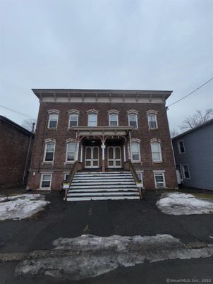 Exterior, Facade, Brick Facade, Rowhouse
