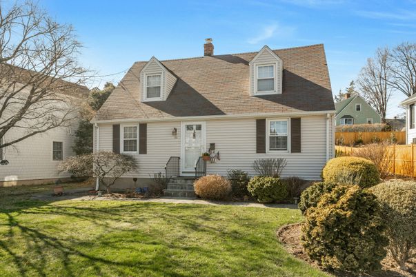 Exterior, Facade, Cape Cod