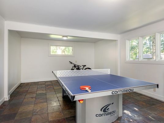 Game Room, Interior