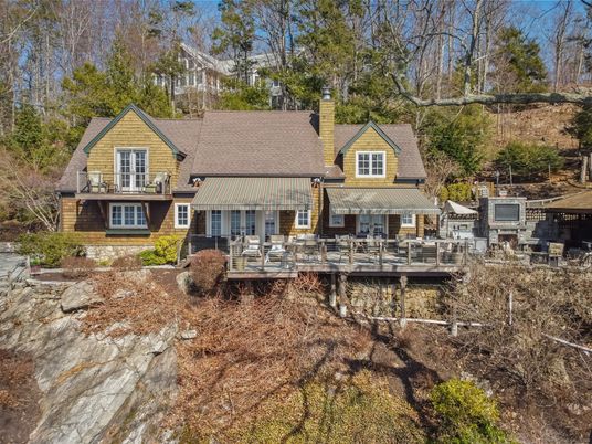 Exterior, Facade, Log Home