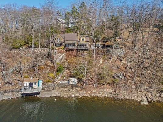 Exterior, Lake