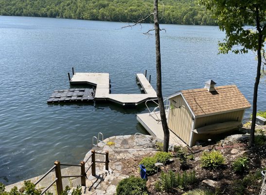 Exterior, Lake