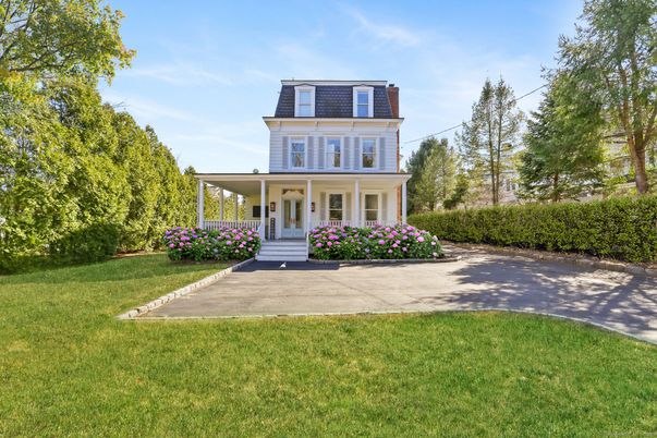 Backyard, Exterior, Facade, Queen Anne Victorian