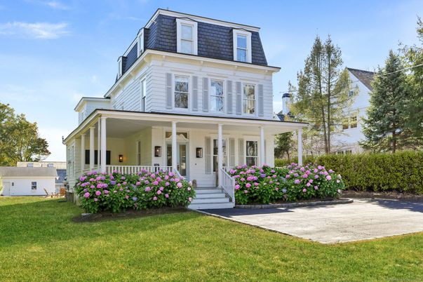 Exterior, Facade, Queen Anne Victorian