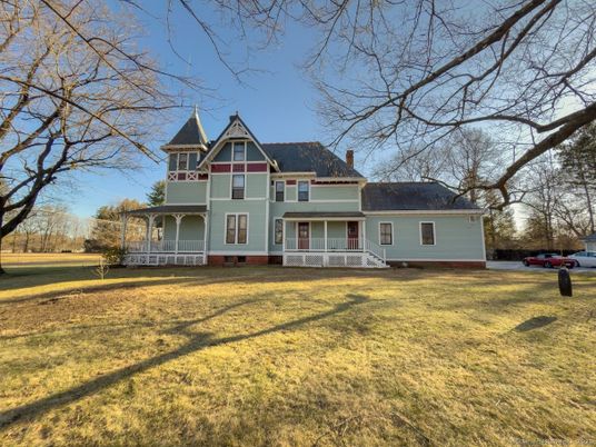 Backyard, Exterior, Facade, Queen Anne Victorian